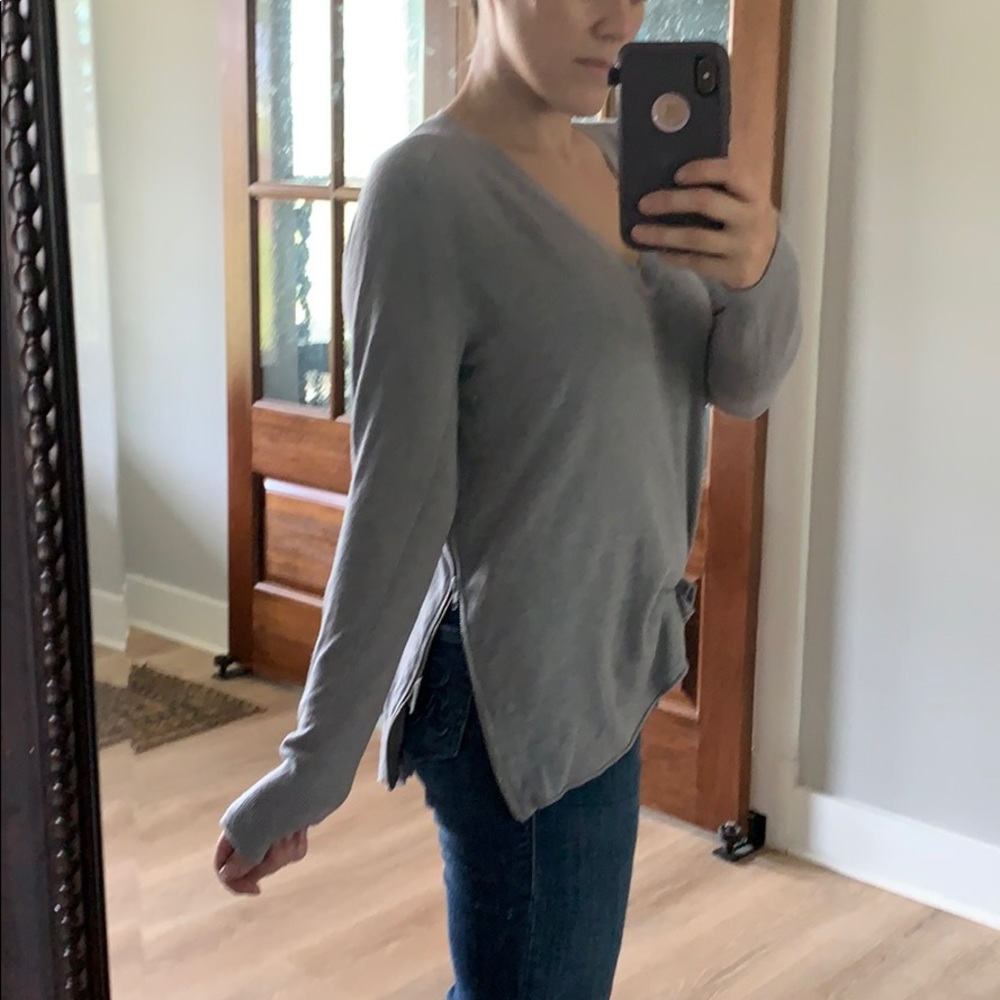 🆕 VICI side zip sweater